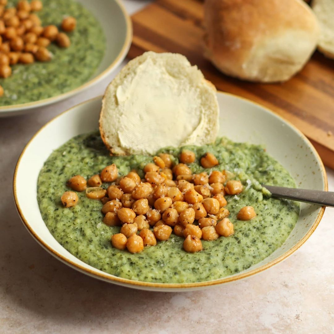 Spinach Potato Soup with Bread Rolls