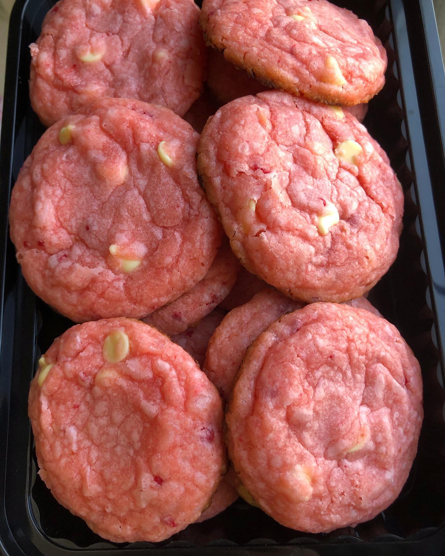 Vegan Strawberry Cookies with White Chocolate