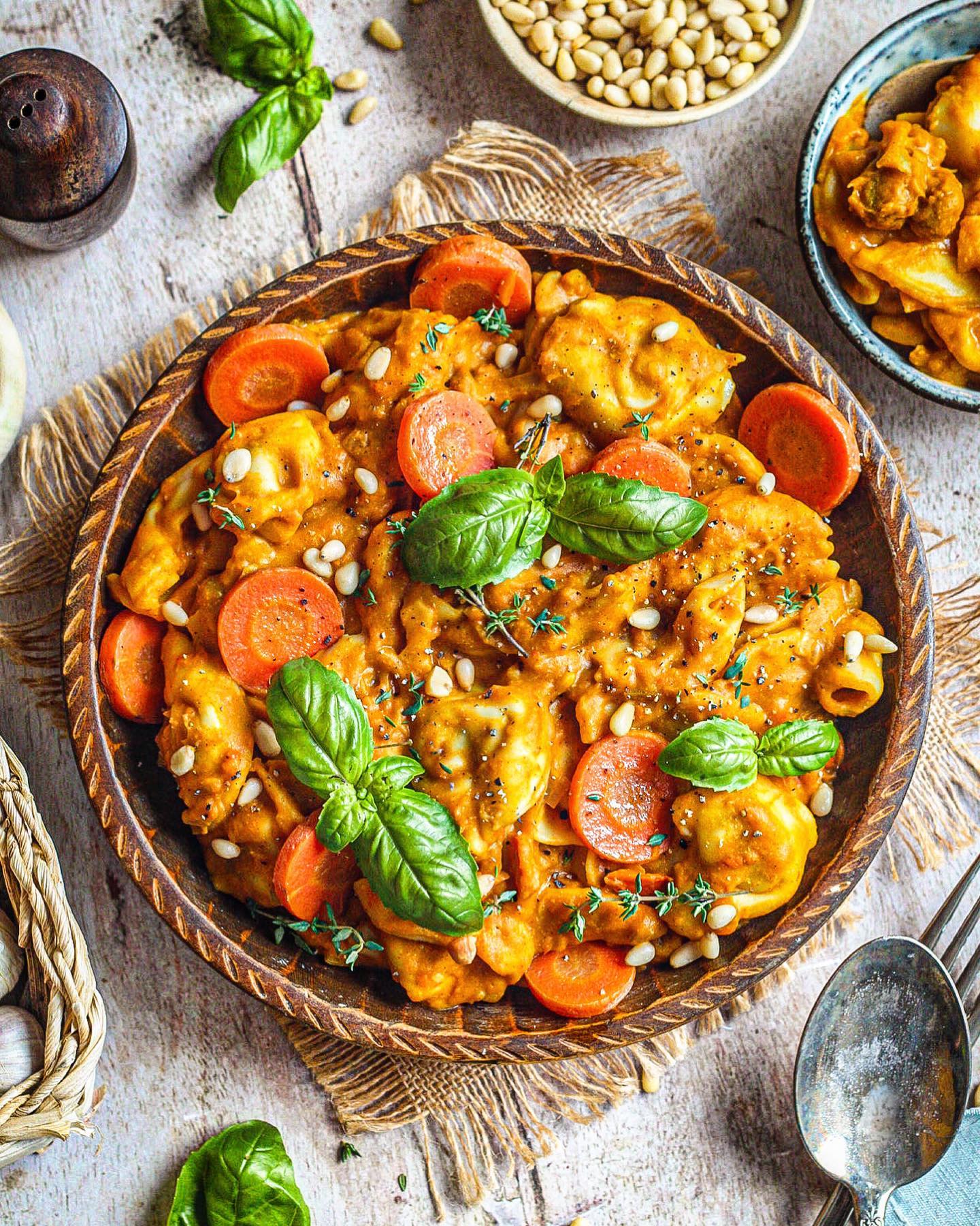 Vegan Tortellini in Creamy Pumpkin-Carrot Sauce