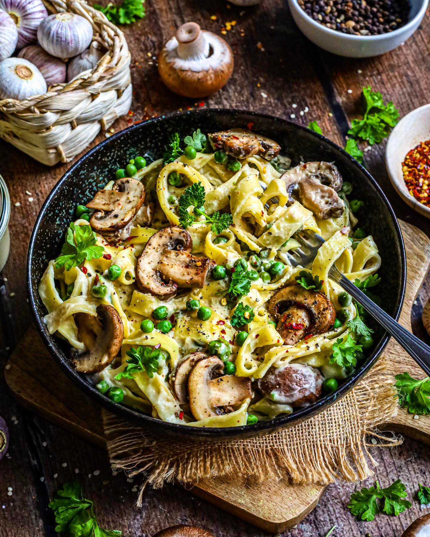 25-Minute Vegan Pasta Alfredo