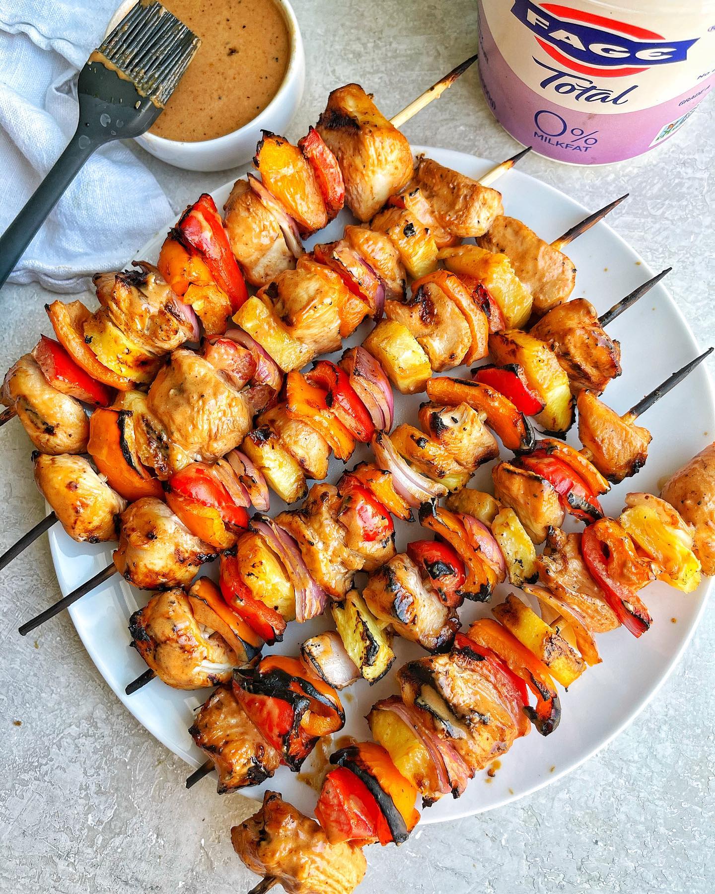 Honey Bbq Chicken Skewers with Creamy Yogurt Sauce