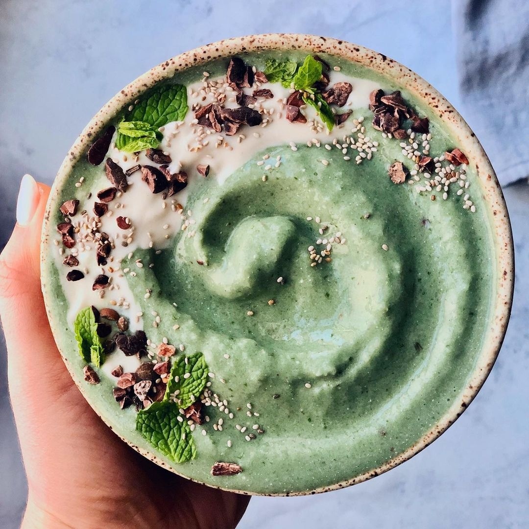 Chocolate Chip Mint Smoothie Bowl