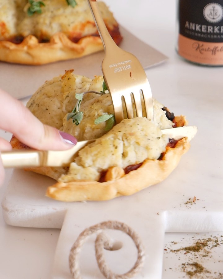 Curried Black Bean and Mashed Potato Pizza Boats