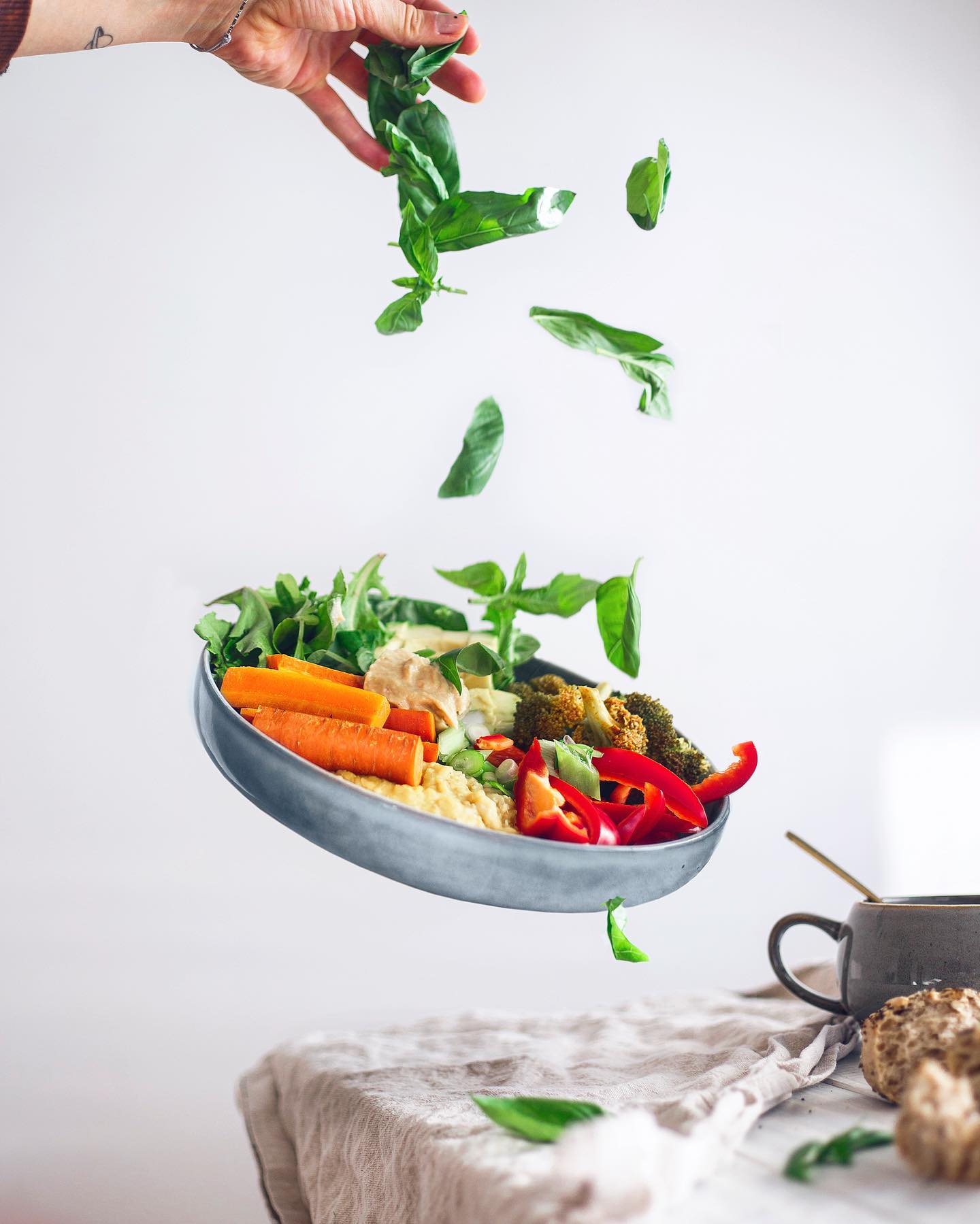 Vegan Bowl with Roasted Vegetables and Hummus