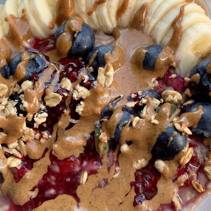 Creamy Berry Porridge with Toppings