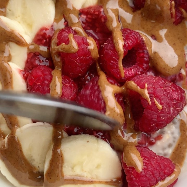 Raspberry & Almond Butter Overnight Oats