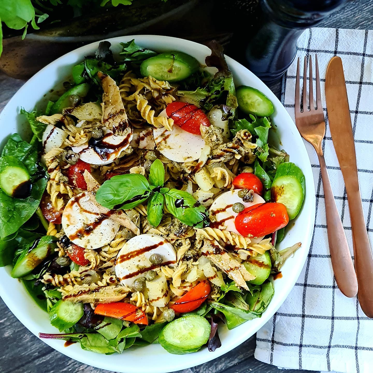 Mozzarisella 'Chicken' & Basil Pesto Pasta Salad