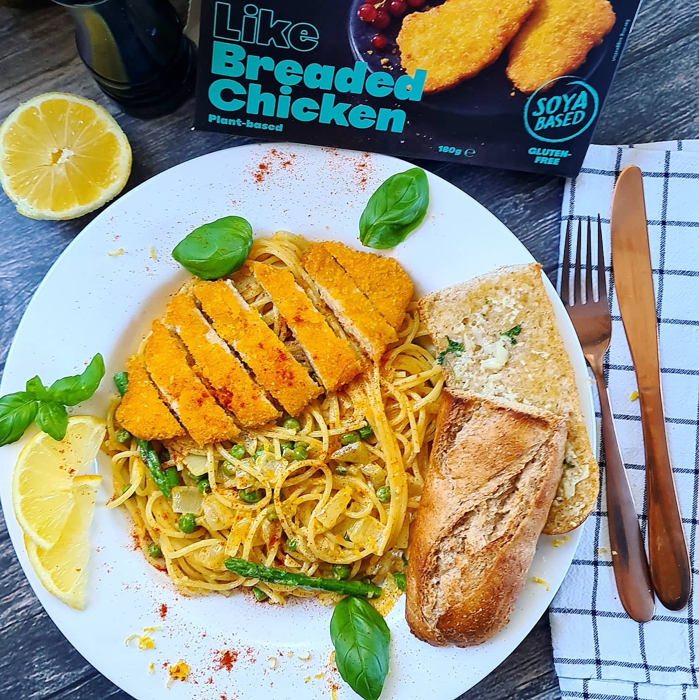 Creamy Lemon 'Chicken' Pasta with Garlic Bread