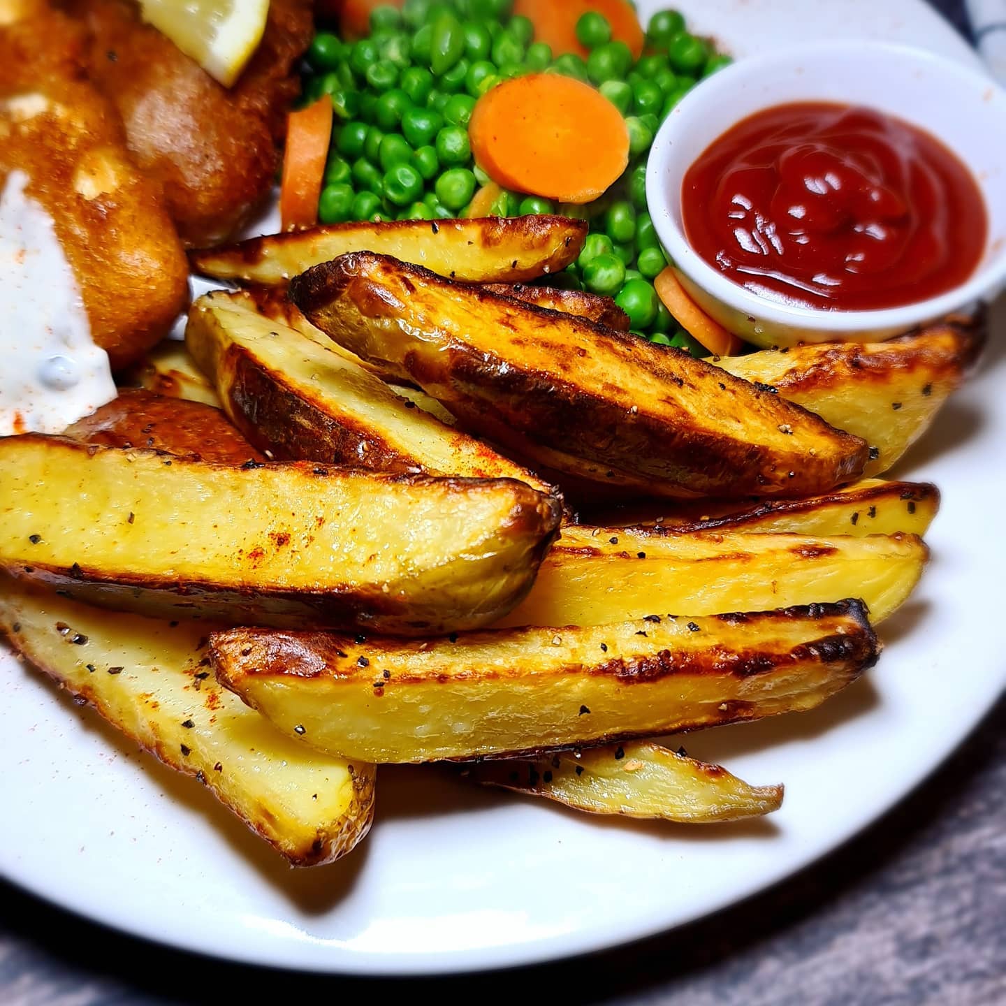 Crispy Beer Battered Tofish with Garlic Chips