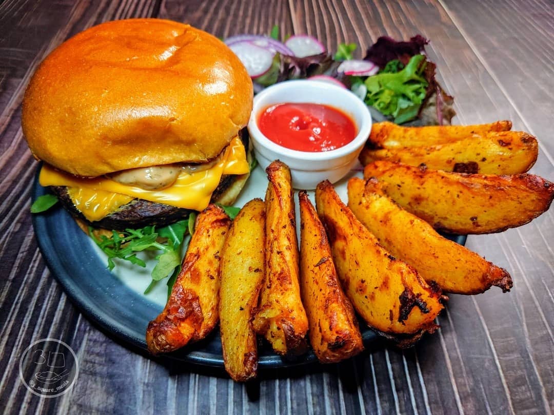 Quorn Quarter Pounder with Wedges and Caramelized Onions