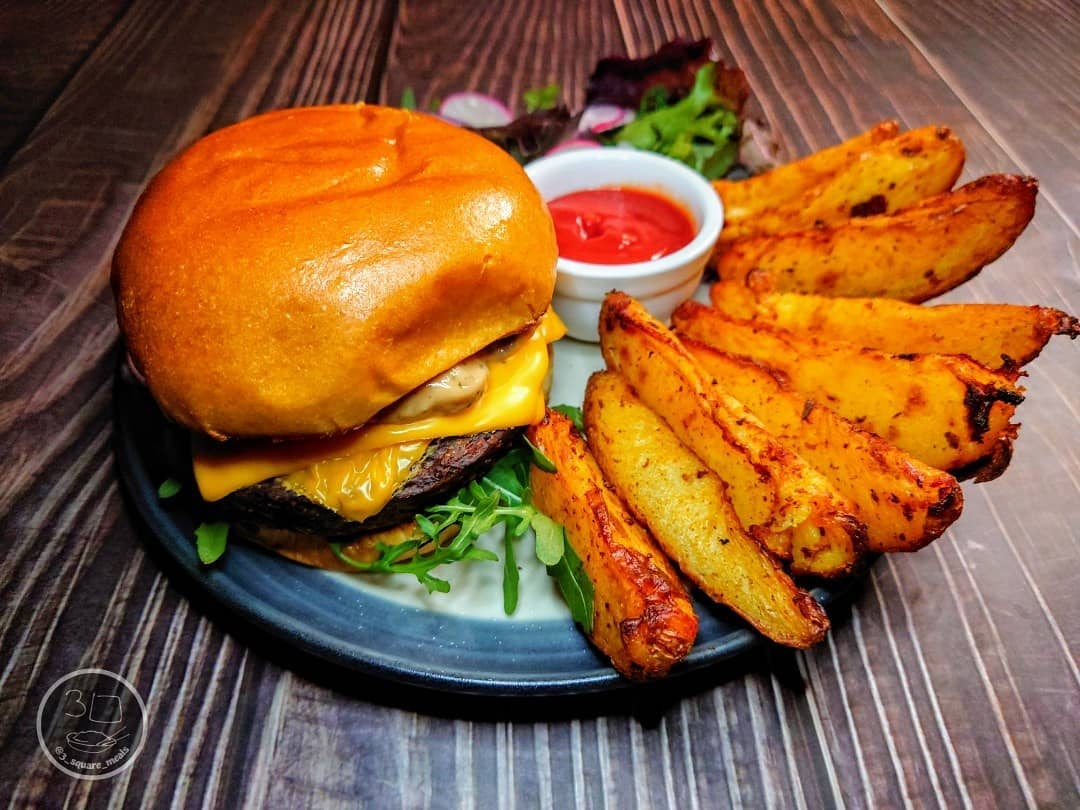 Quorn Quarter Pounder with Wedges and Caramelized Onions