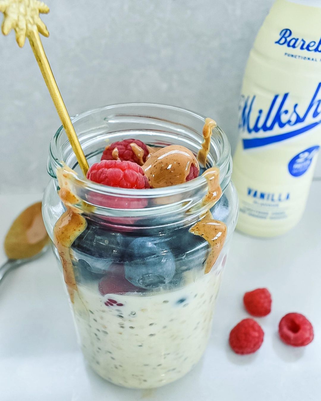 Vanilla and Peanut Butter Overnight Oats