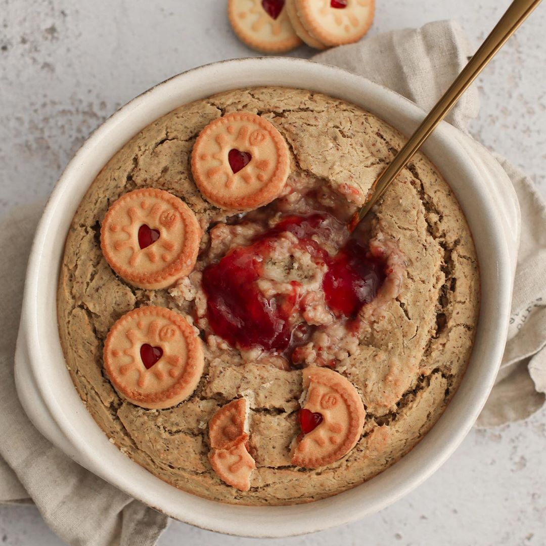 Jammie Dodger Baked Oats