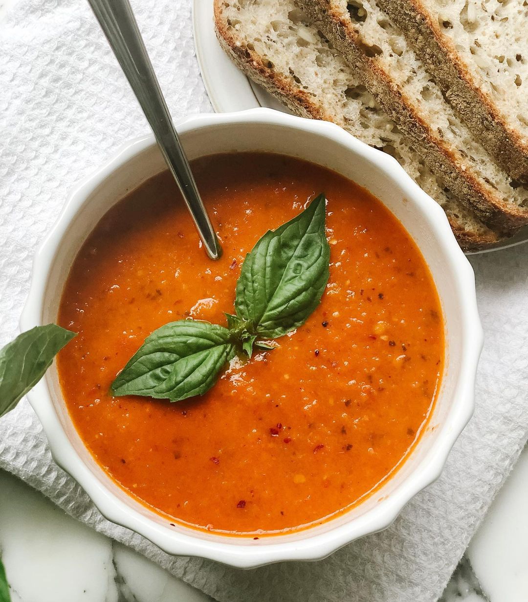 Roasted T O M a T O & Basil Soup