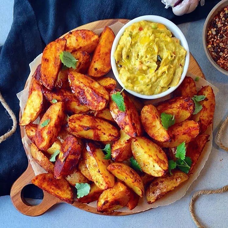 Potato Wedges with Avocado Dip