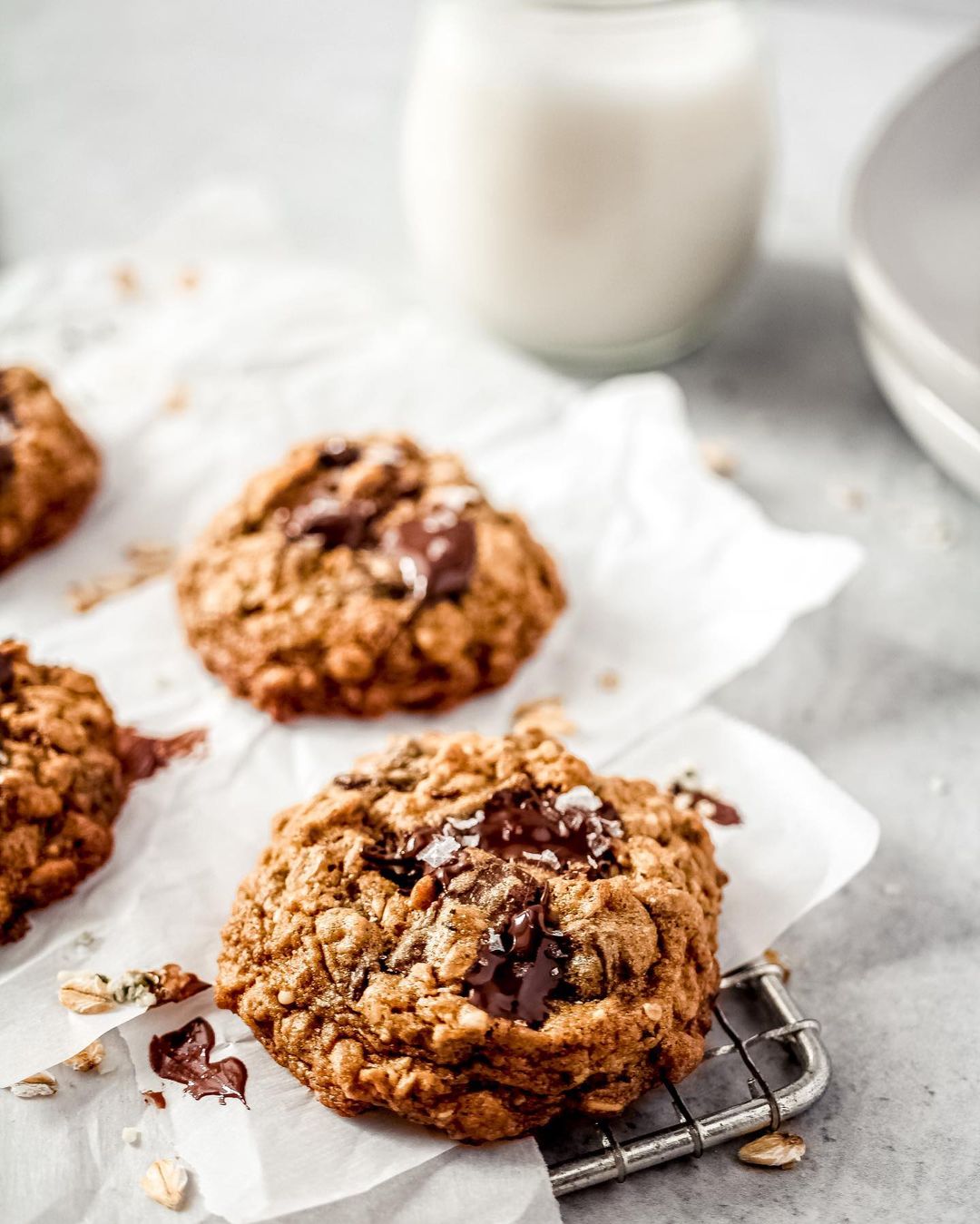 Oatmeal Chocolate Chunk Cookies⁣⁣⁣⁣