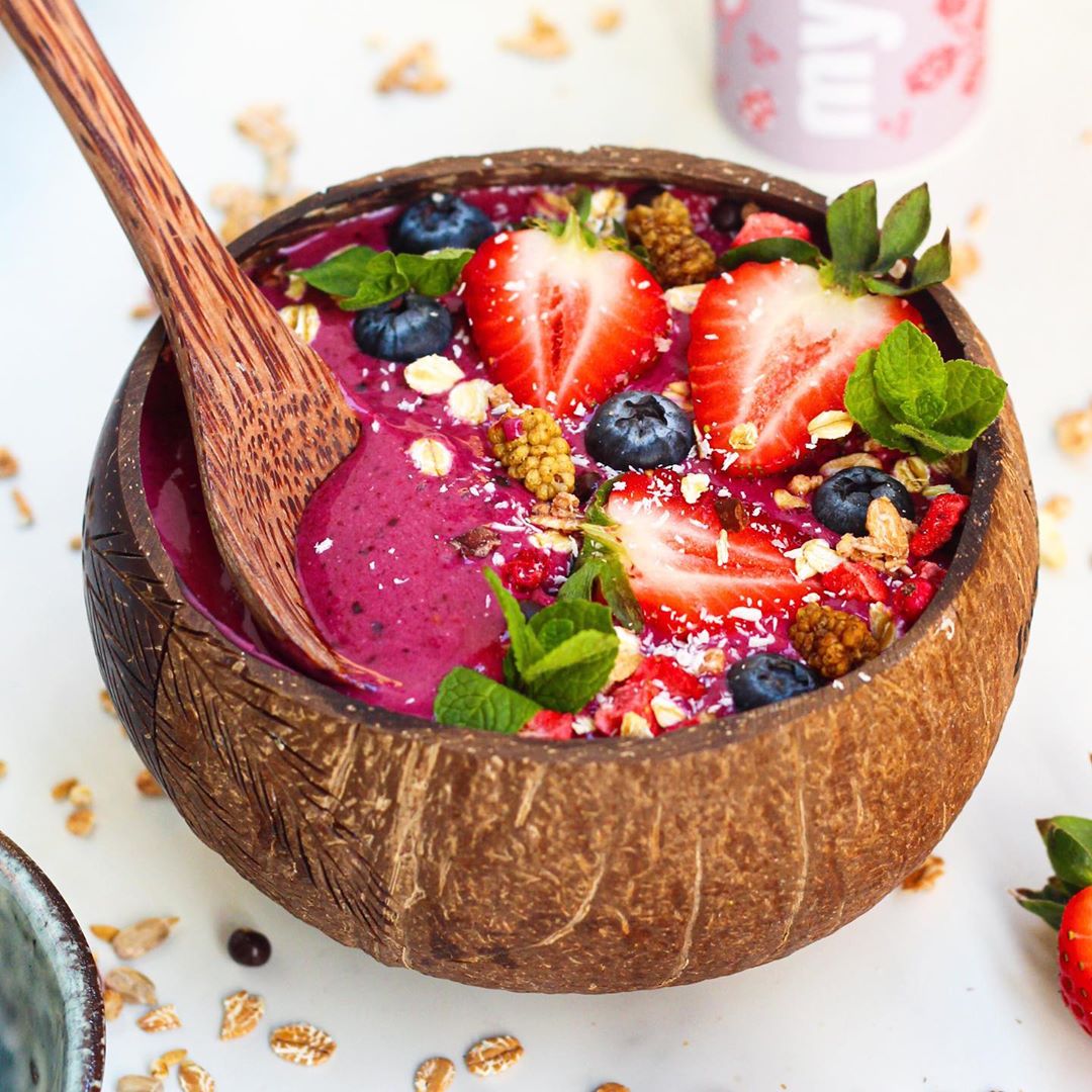 Lemon-Berry smoothie bowl