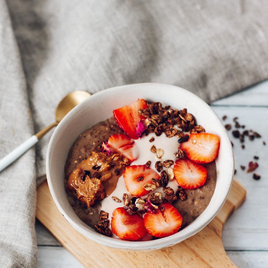 Chocolate Espresso Oats Breakfast Bowl