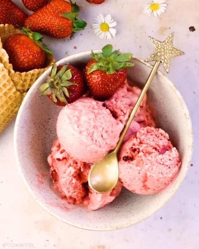 Healthy Vegan Homemade Strawberry Ice Cream