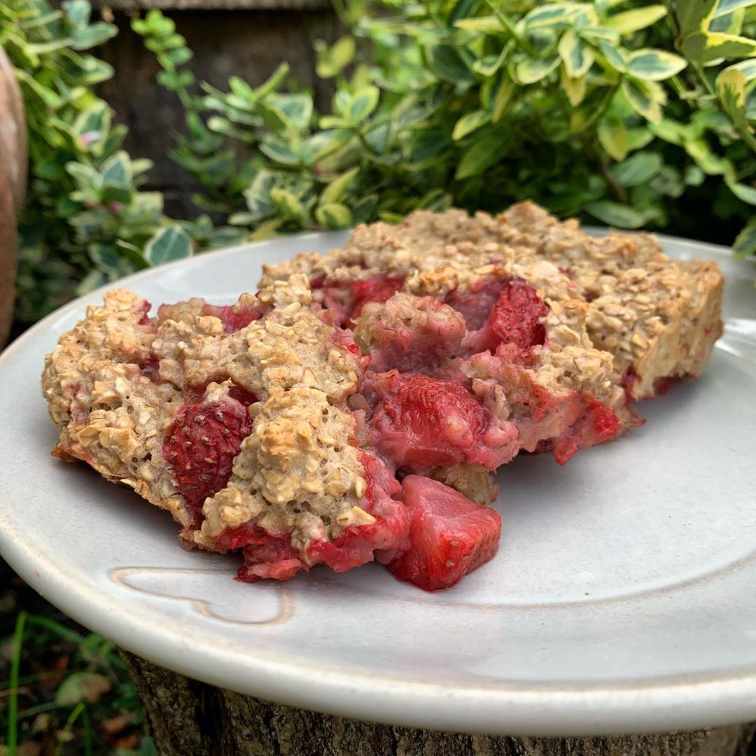 Healthy Strawberry Baked Oats