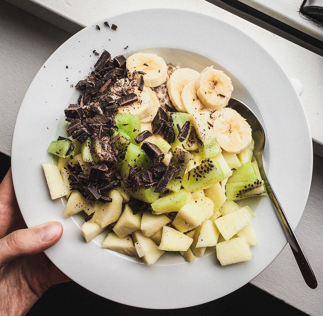 Chia-Overnight Oats with Cinnamon and Apple Sauce, Topped with Banana, Apple, Kiwi and Chocolate