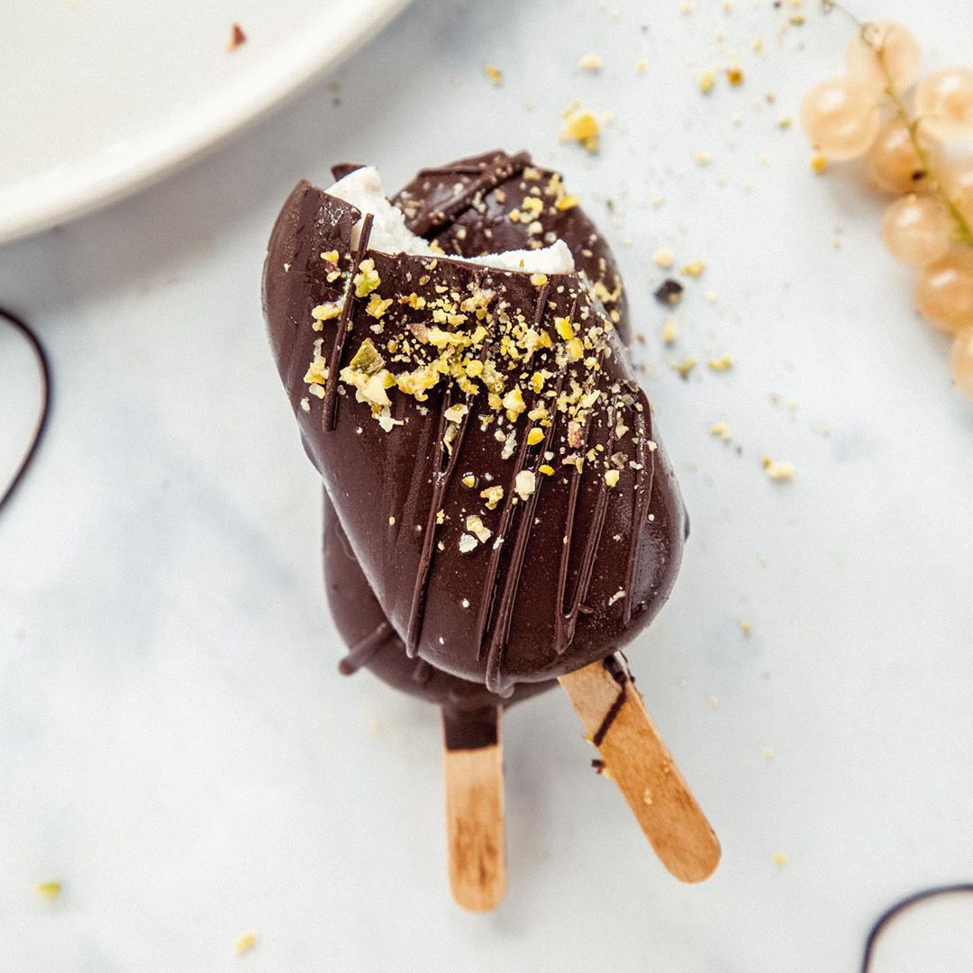 Boozy Vanilla Magnum Ice Creams