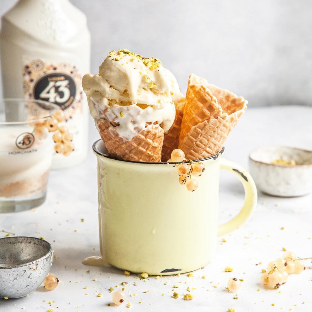 Boozy Vanilla Magnum Ice Creams