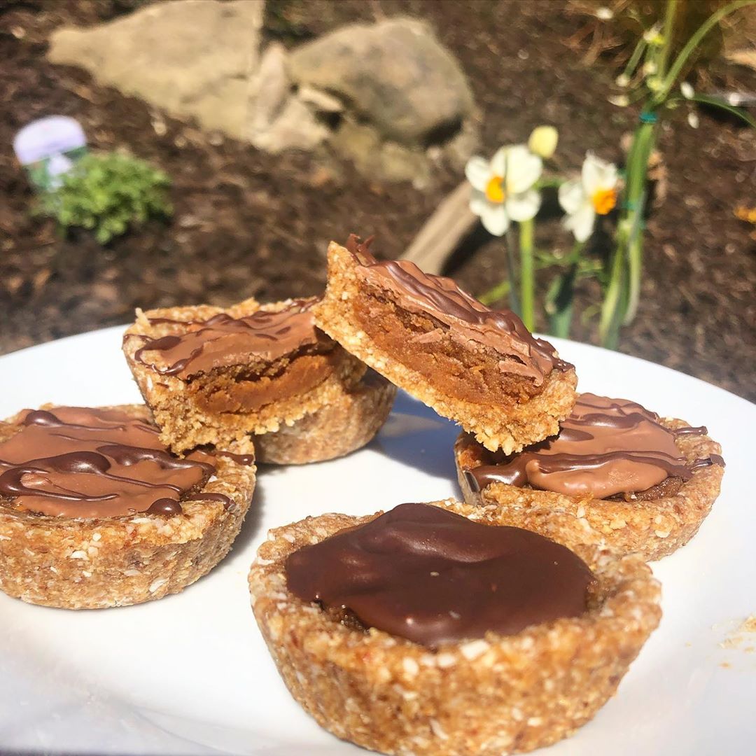 Caramel ‘N’ Cookie Easter Egg-Cups