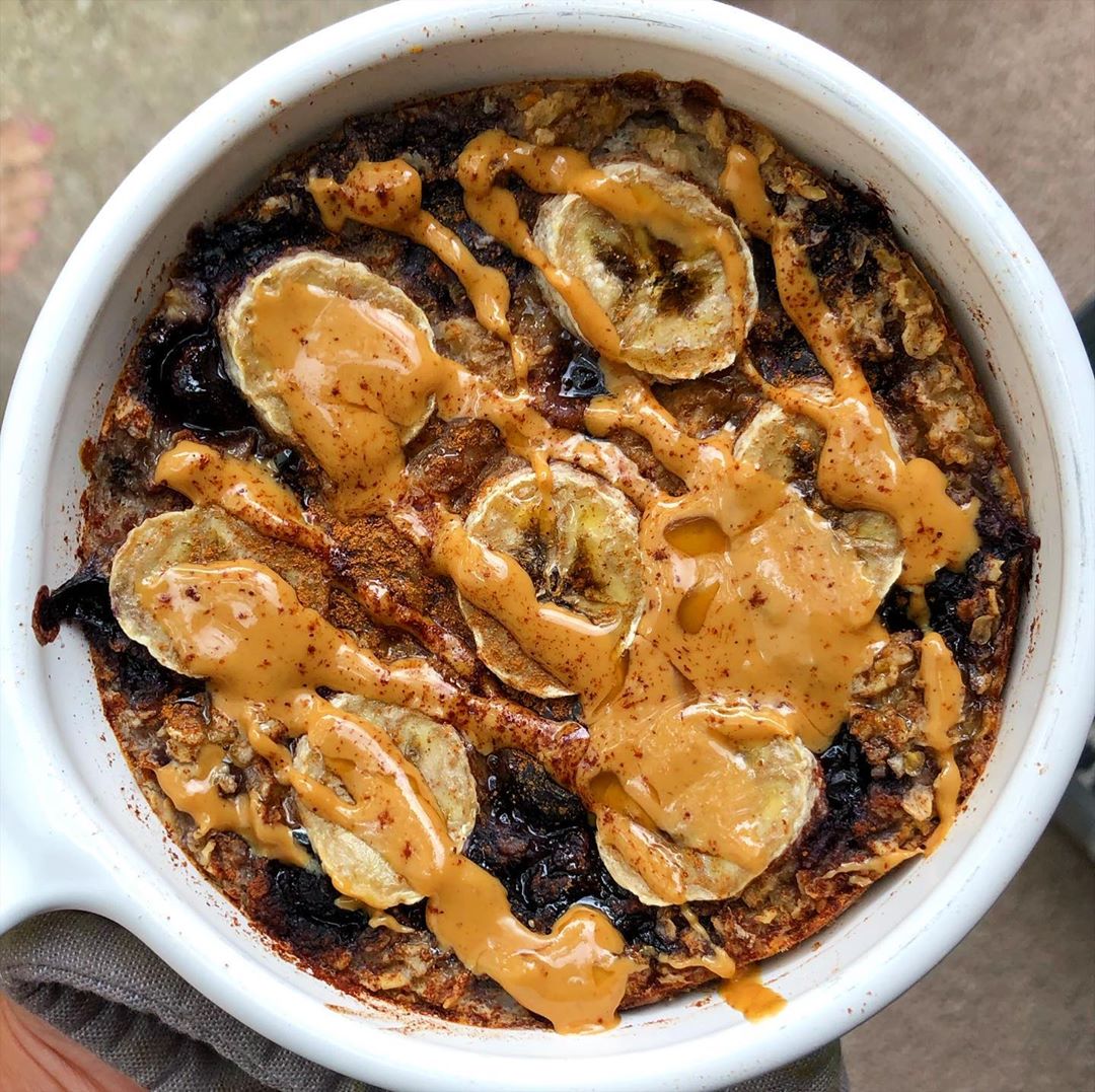 Baked Oatmeal with Banana and Blueberries