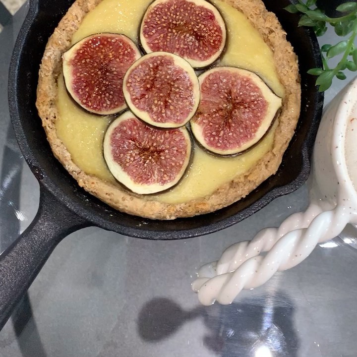 Custard Fig Protein Tart with a Frothy Frothyyyy Coffee