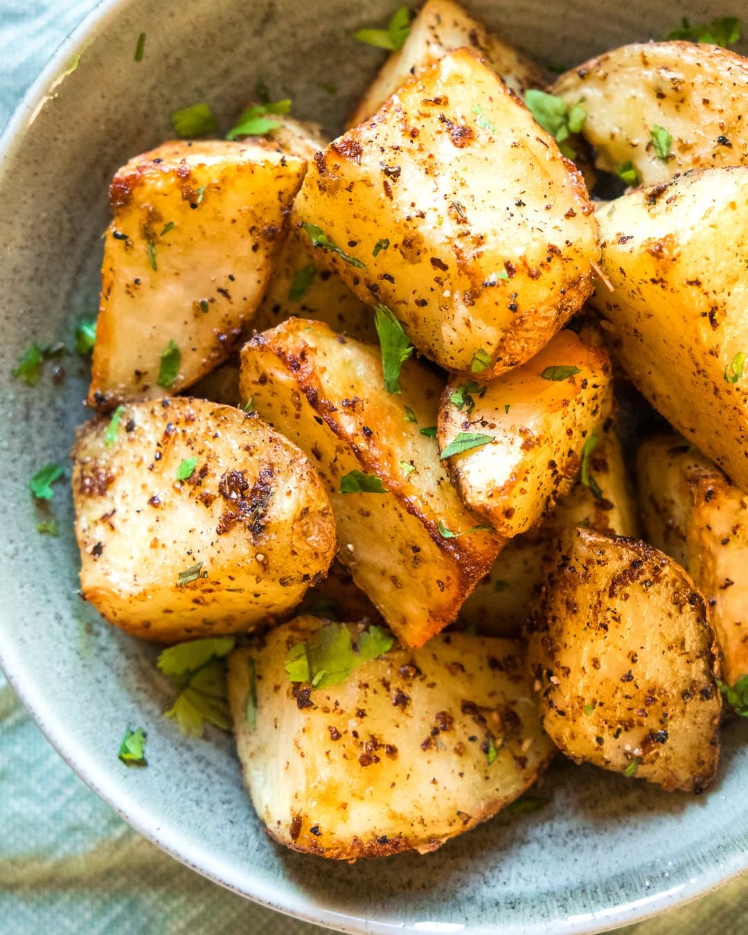 Crispy Pesto Garlic Potato Wedges