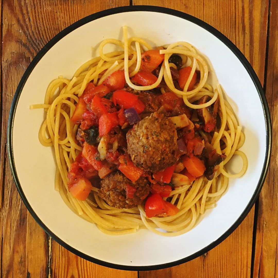 Sketti and Meatballs