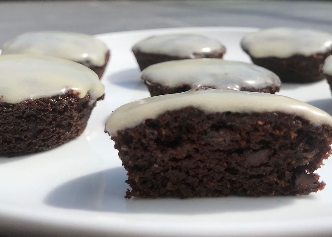 Super Fudgy (Flourless) Chocolate Cupcakes