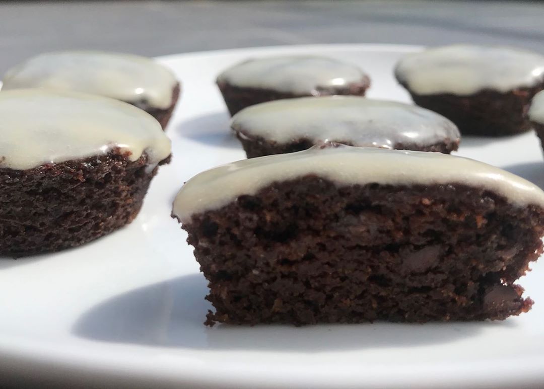 Super Fudgy Flourless Chocolate Cupcakes