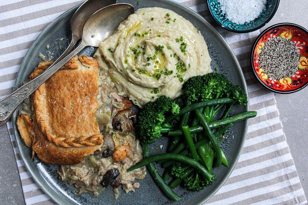 Jackfruit ‘Chicken’ Leek and Mushroom Pie