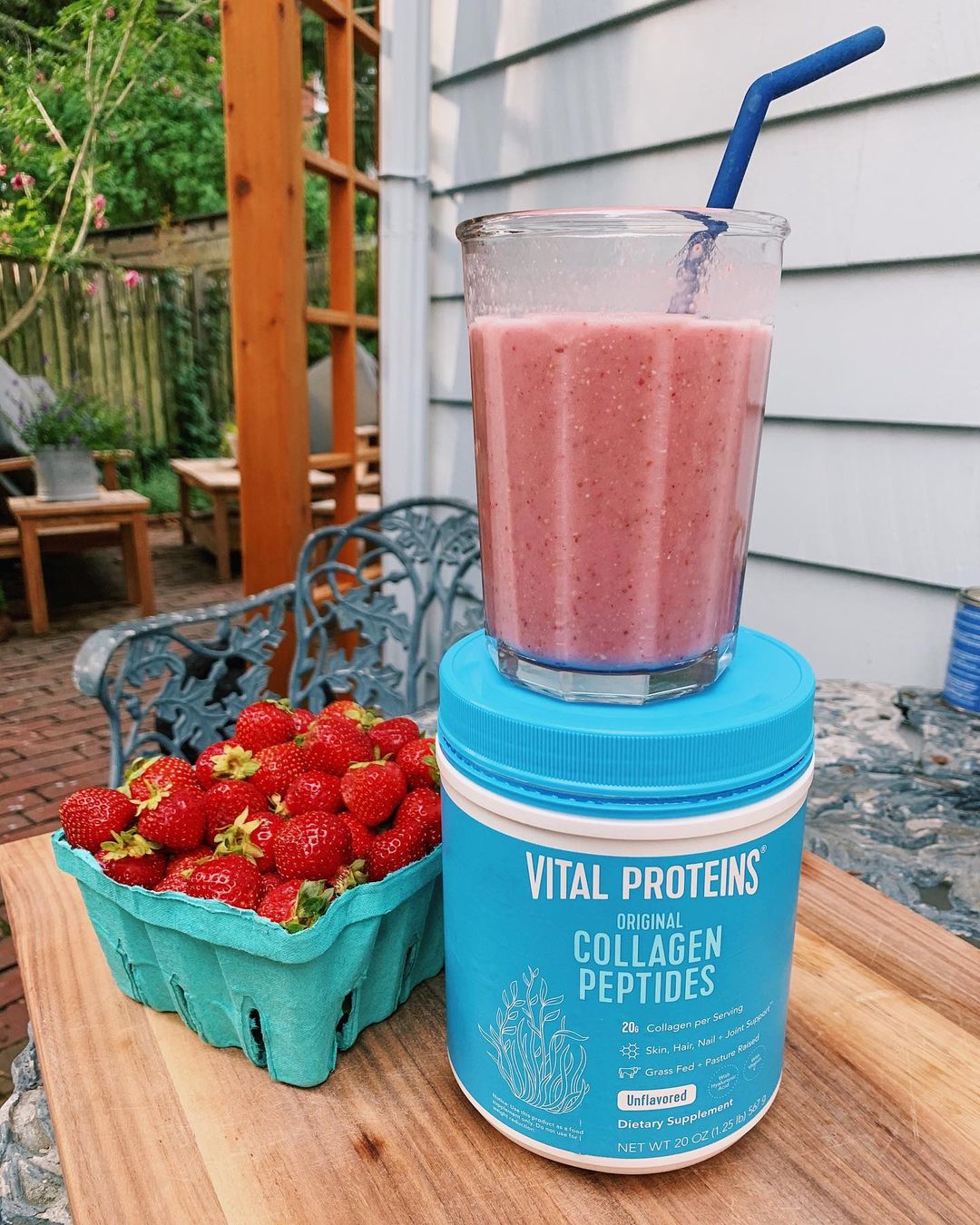 Banana Strawberry Smoothie with Collagen Peptides