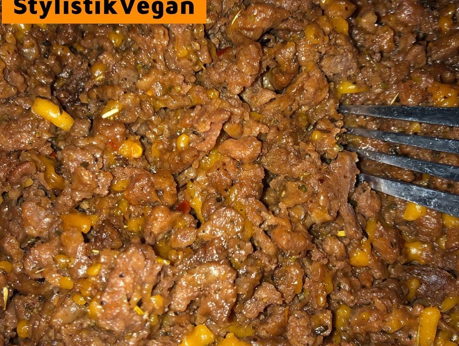Vegan Spaghetti with Seasoned Beyond Beef