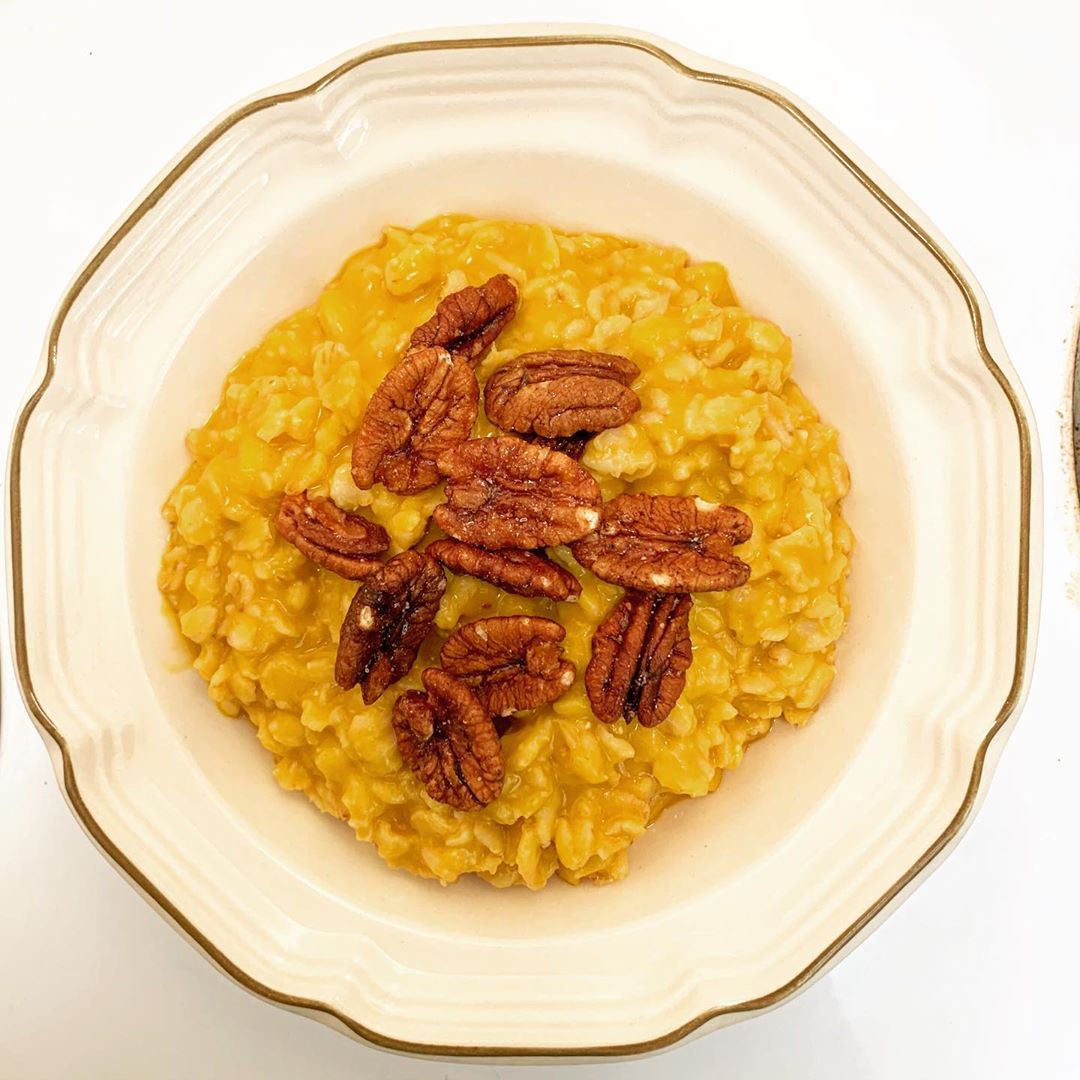 Pumpkin Oatmeal with Candied Pecans