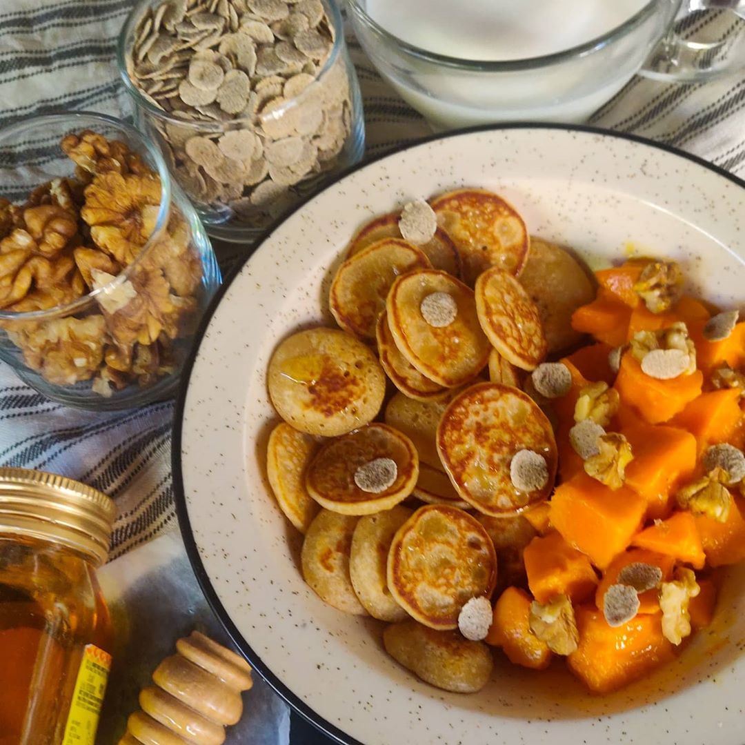 Pancake Cereal with Mangoes