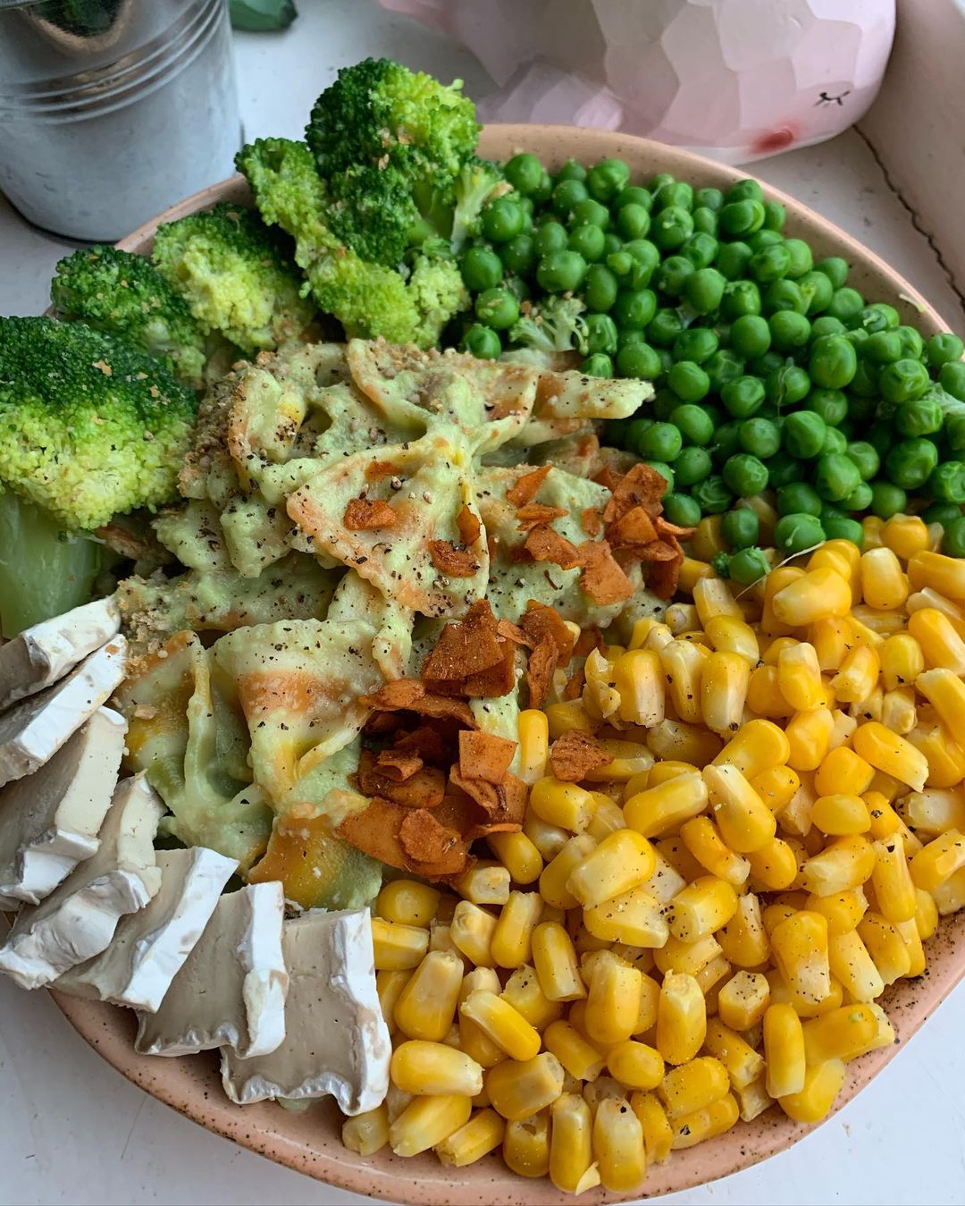 Easy Vegan Avocado Pasta with Cashew Camembert