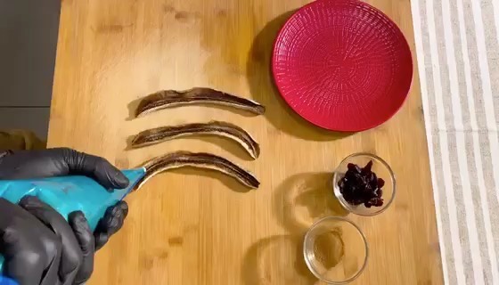 Dehydrated Banana Rolls with Peanut Butter and Raisins