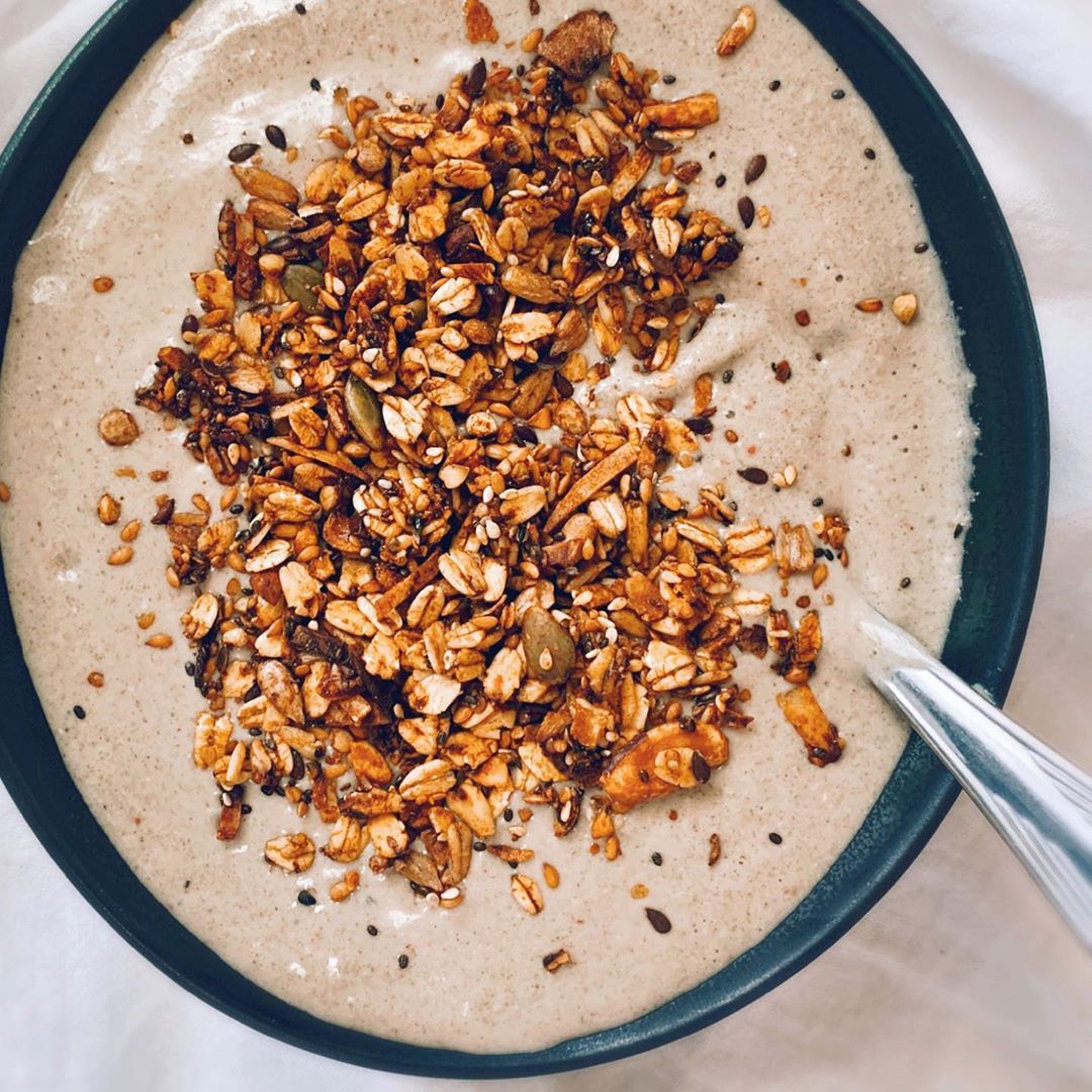 Peanut Butter-Banana-Vanilla Milkshake Smoothie Bowl