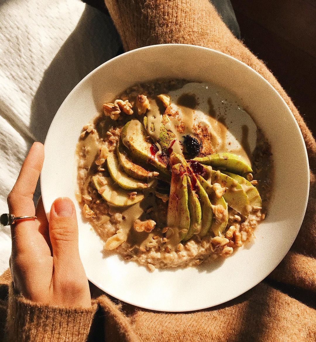 Cosy Bowl of Pear & Tahini Porridge