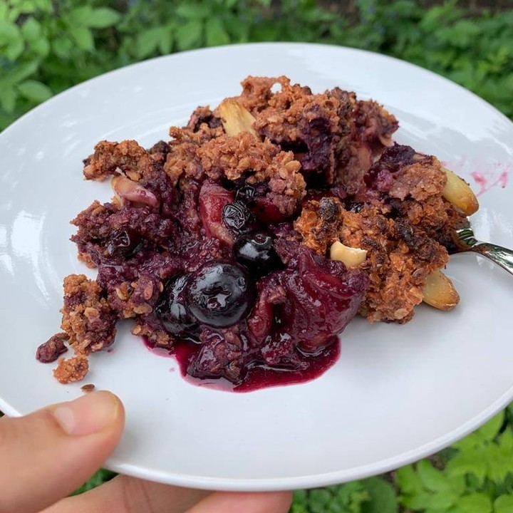 Vegan Peach Blueberry Crumble