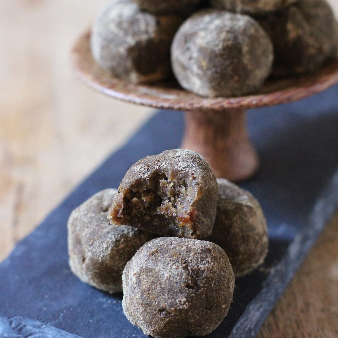 Raw Gingerbread Pili Nut Bites