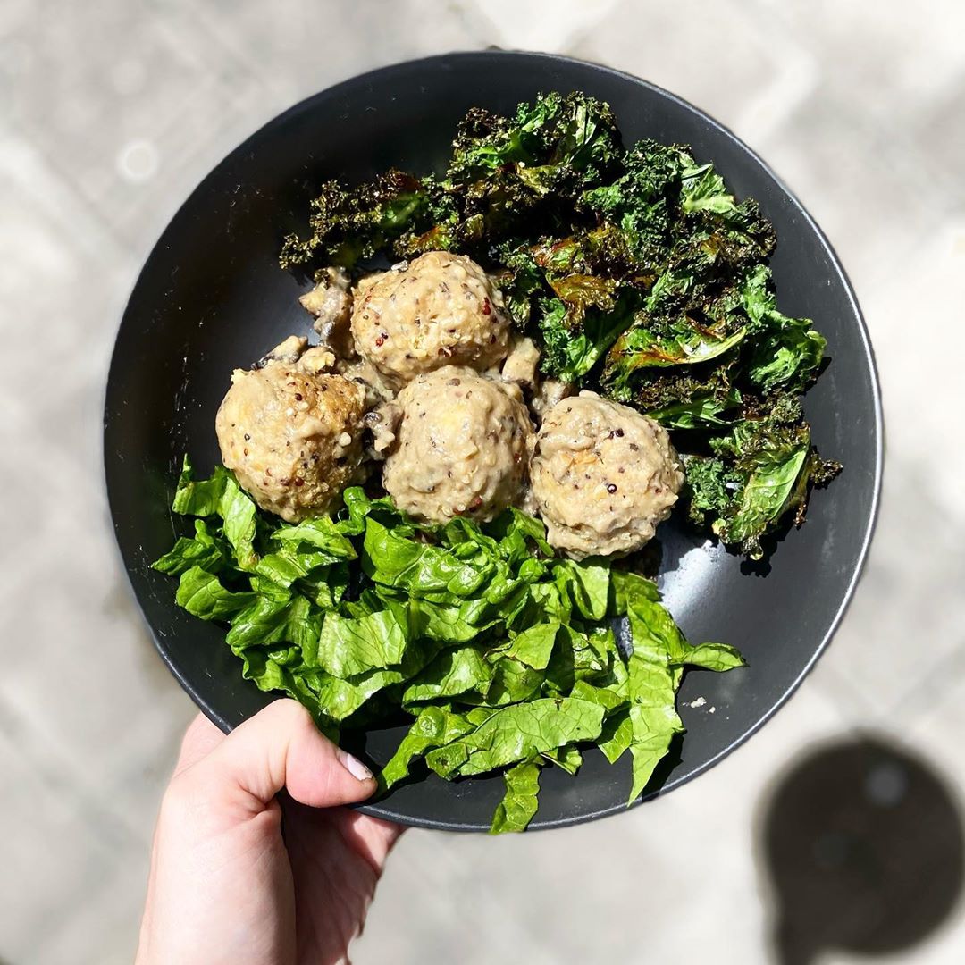 Chickpea and Quinoa Meat-Feee-Balls and Mushroom Gravy