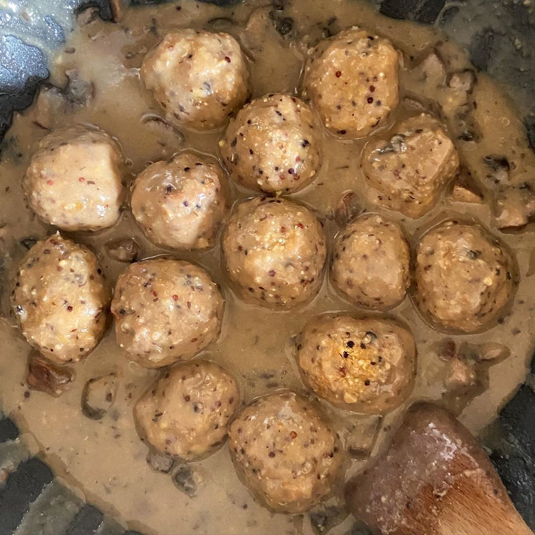 Chickpea and Quinoa Meat-Feee-Balls and Mushroom Gravy