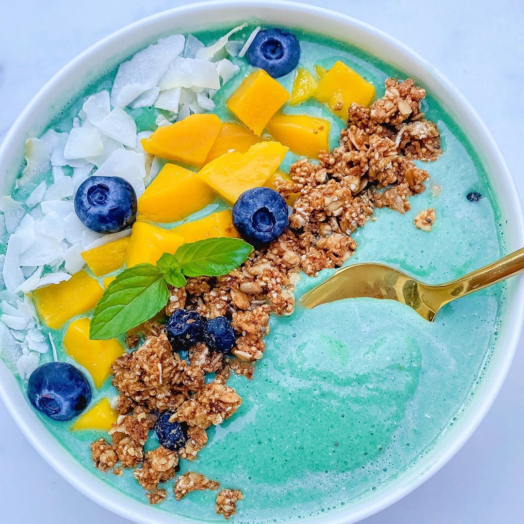 Spirulina Passionfruit Smoothie Bowl