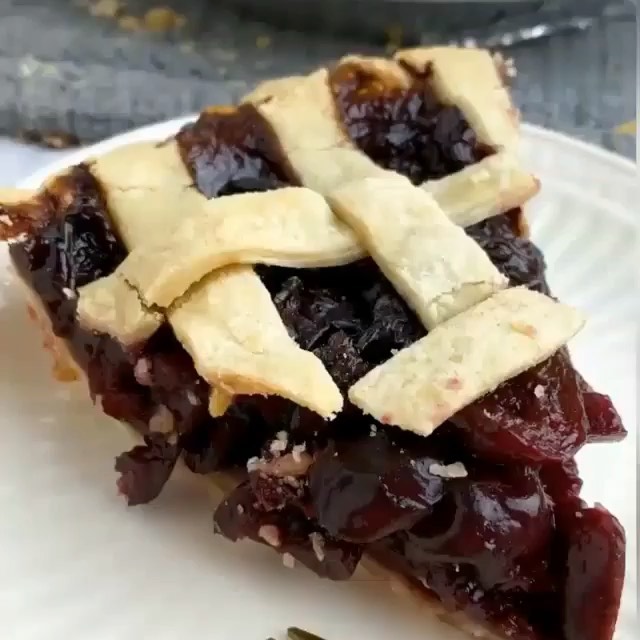 Easy Vegan Cherry Pie