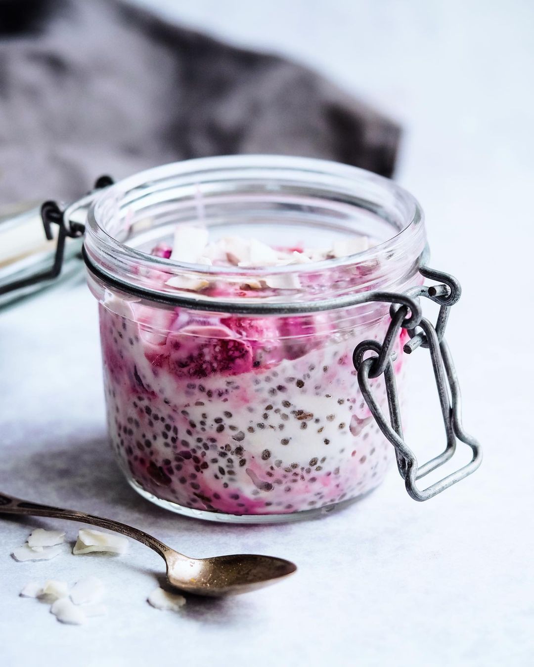 Raspberry Chia Yoghurt